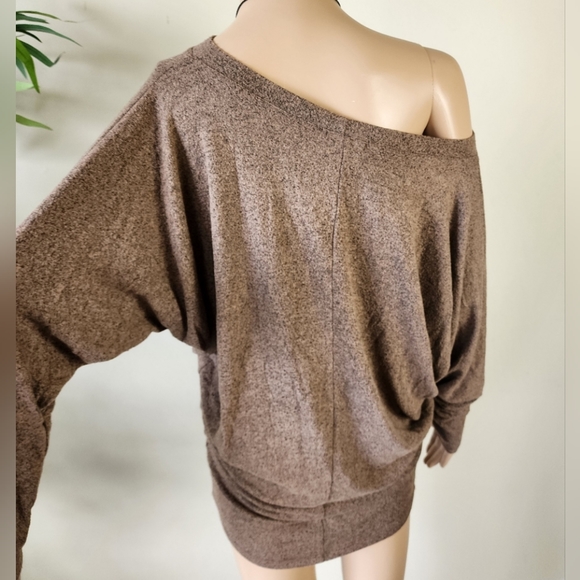 Boho Off shoulder Sweater top. - Picture 7 of 8